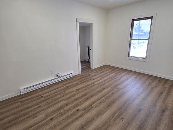 5th image of 318 Bardon St