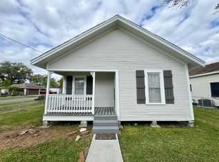 830 Montgomery St, Port Neches, TX 77651