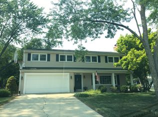 2S088 Apache Dr, Wheaton, IL 60189
