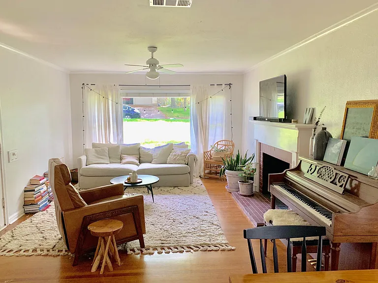 2217 Stevens Woods Ln — Photo 2