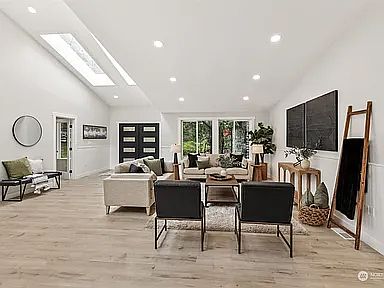 4th image of 6025 44th Way NE