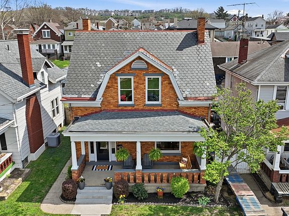 5th image of 545 Elm St