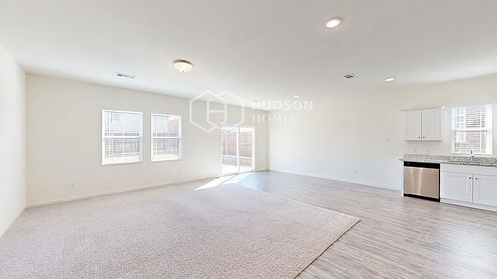 744 Devonshire Dr — Photo 4