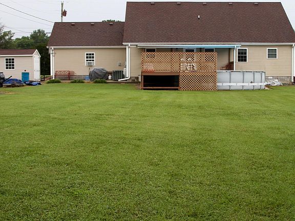 4th image of 90 Moseley Dr
