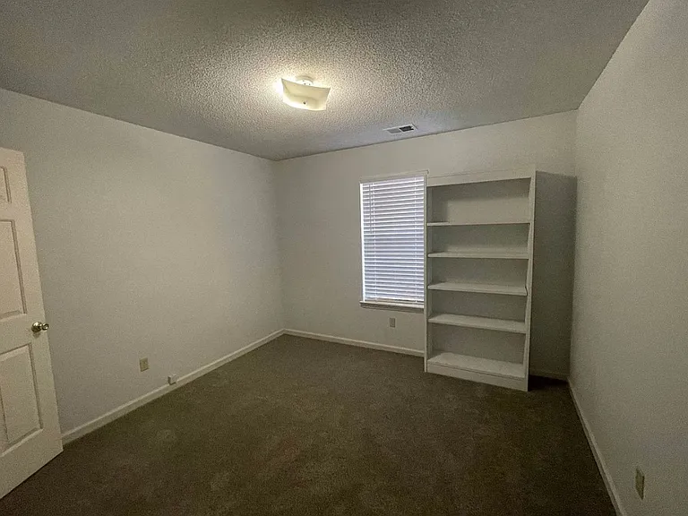 8917 Fulton Cv — Photo 2