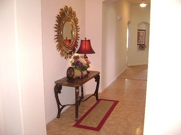 Spacious Entry for a Very Warm Welcome