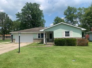 120 Hawthorne Dr, Olney, IL 62450