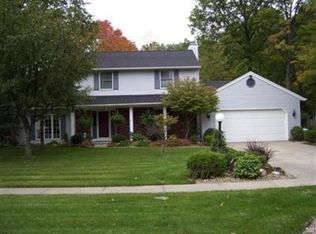 318 Greenbriar Dr, Avon Lake, OH 44012