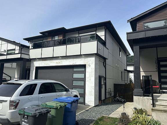 2nd image of 36727 Dianne Brook Ave