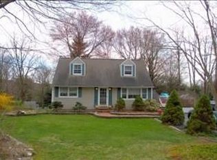 2 Pouting Rock Rd, Mahopac, NY 10541