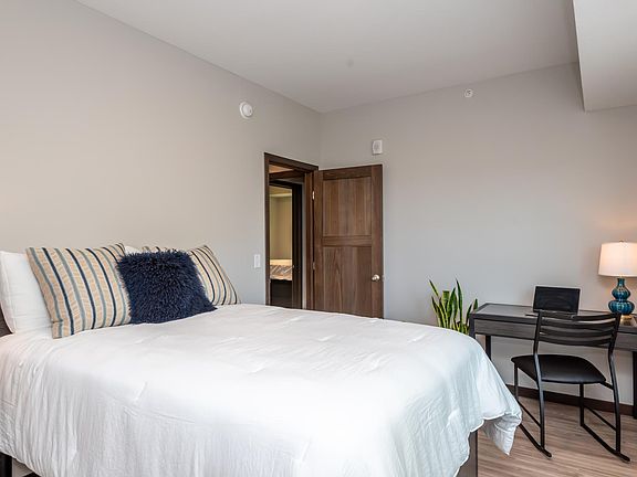 2nd image of 1625 W Marshall Ave #202