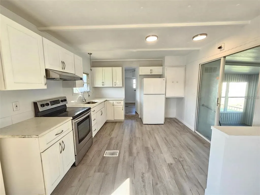 3 bed, 1.5 bath, 1667 sqft, $1,800 — Photo 4