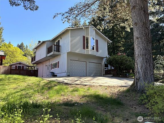 2nd image of 2318 NE Brookview Drive