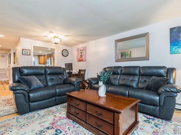 22 Brookside Drive, Stratham, NH 03885