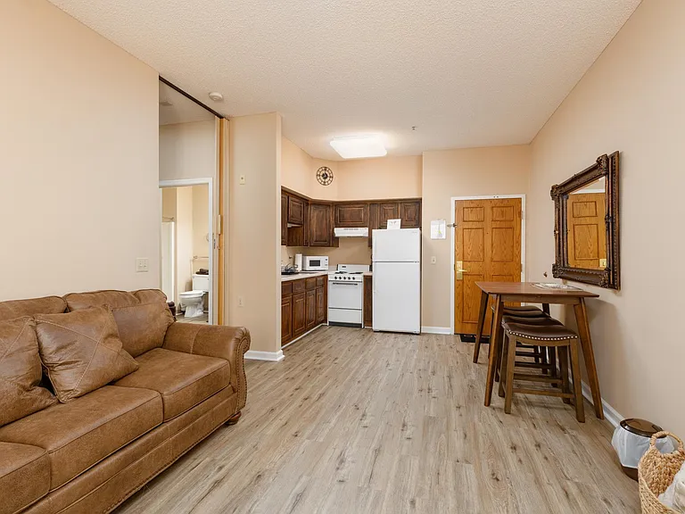 555 Highland Dr #105 — Photo 9