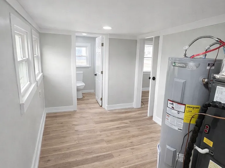 1135 N Bell St — Photo 9