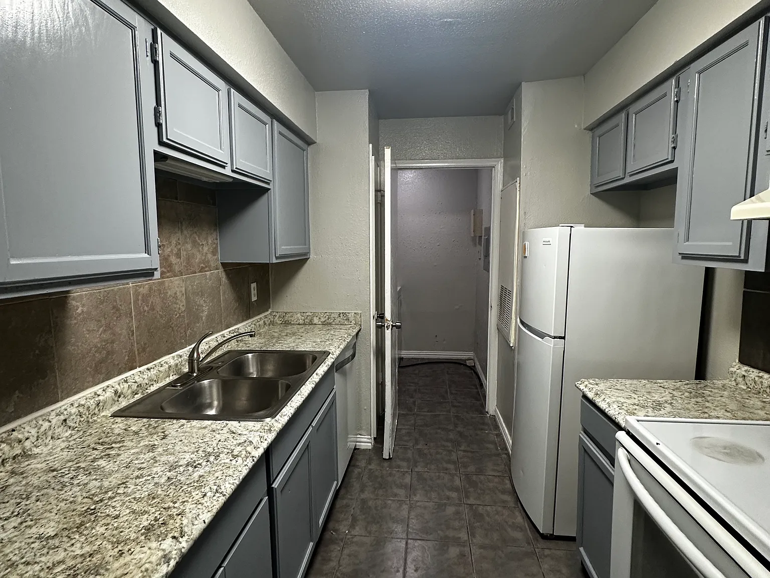 2 bed, 1068 sqft, $1,300 — Photo 4