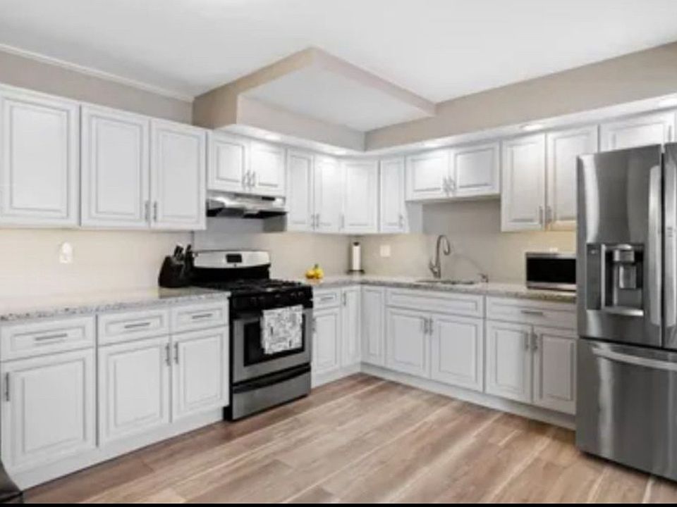 1st image of 304 Sandalwood Dr #A