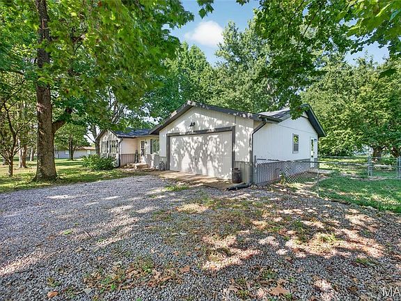 2nd image of 16998 Kneedler St