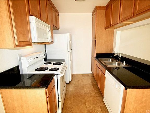 5th image of 23314 Marigold Ave Unit S-201