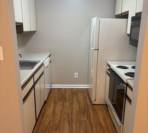 5th image of 4952 Columbia Rd Unit 1