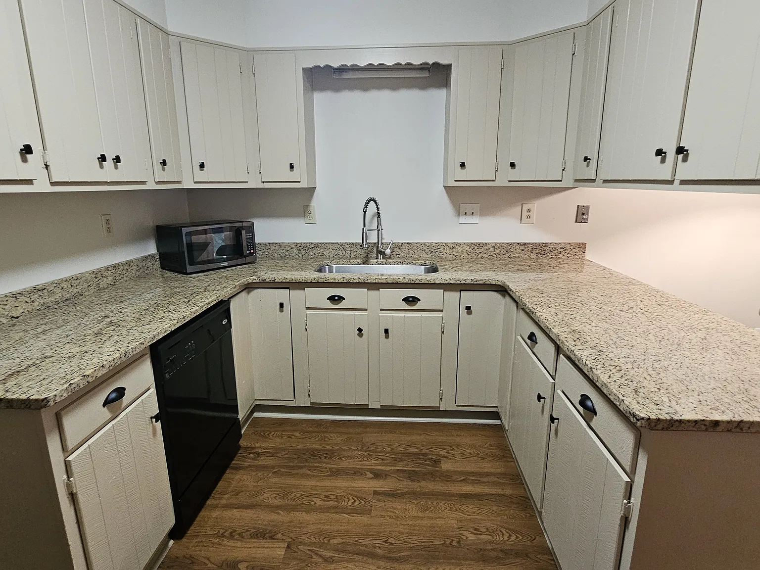 2 bed, 1.5 bath, 1080 sqft, $1,595 — Photo 4