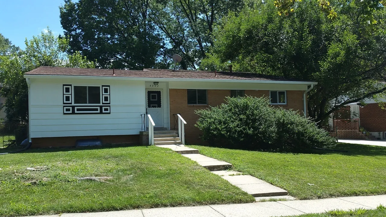 Huge Split Level in Convenient Aspen Hill! — Photo 1
