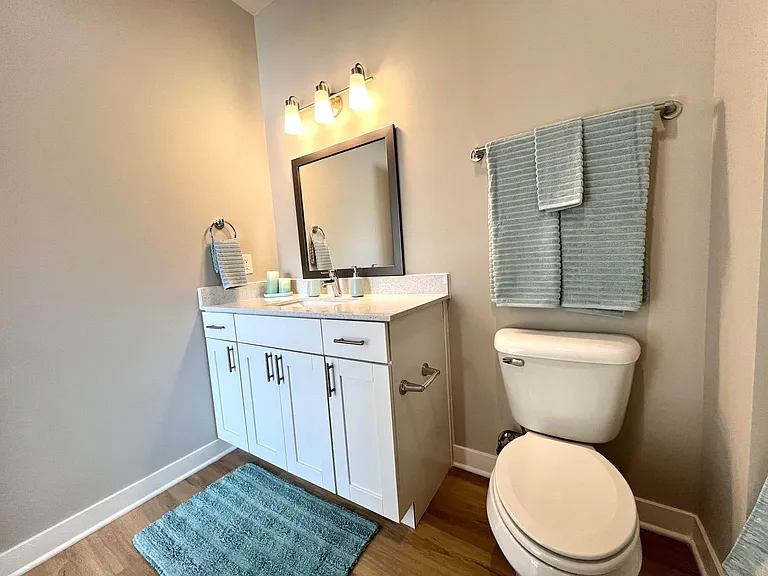 Water's Edge Apartments — Photo 21