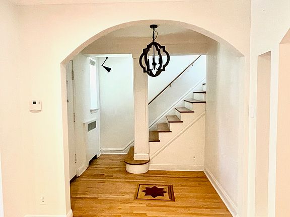 5th image of 8052 Venetian Dr