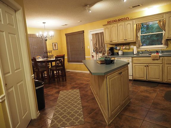 Kitchen Large Laubdry Room
