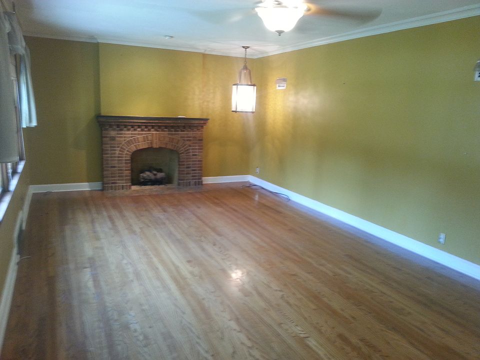 1st image of 816 E 86th Ter