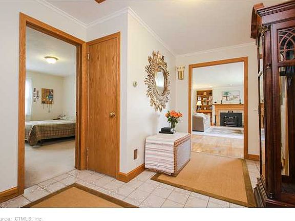 4th image of 89 King Philip Dr