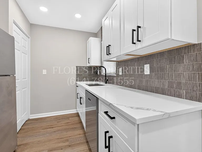 1300 Evaline Dr — Photo 23
