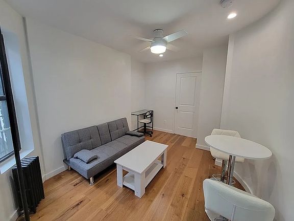 4th image of 534 W 50th St APT 4C