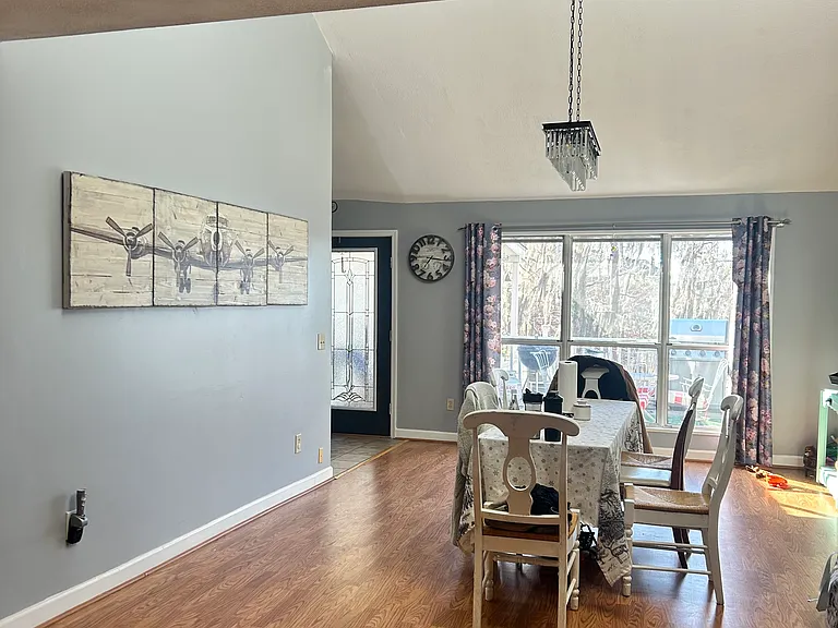 555 Shady Acres Dr — Photo 2