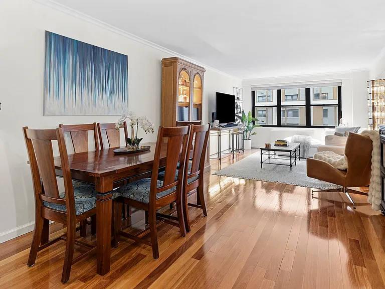 245 E 25th St #8-E — Photo 1
