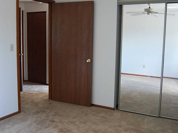 5th image of 1421 S Carriage Ln #1421