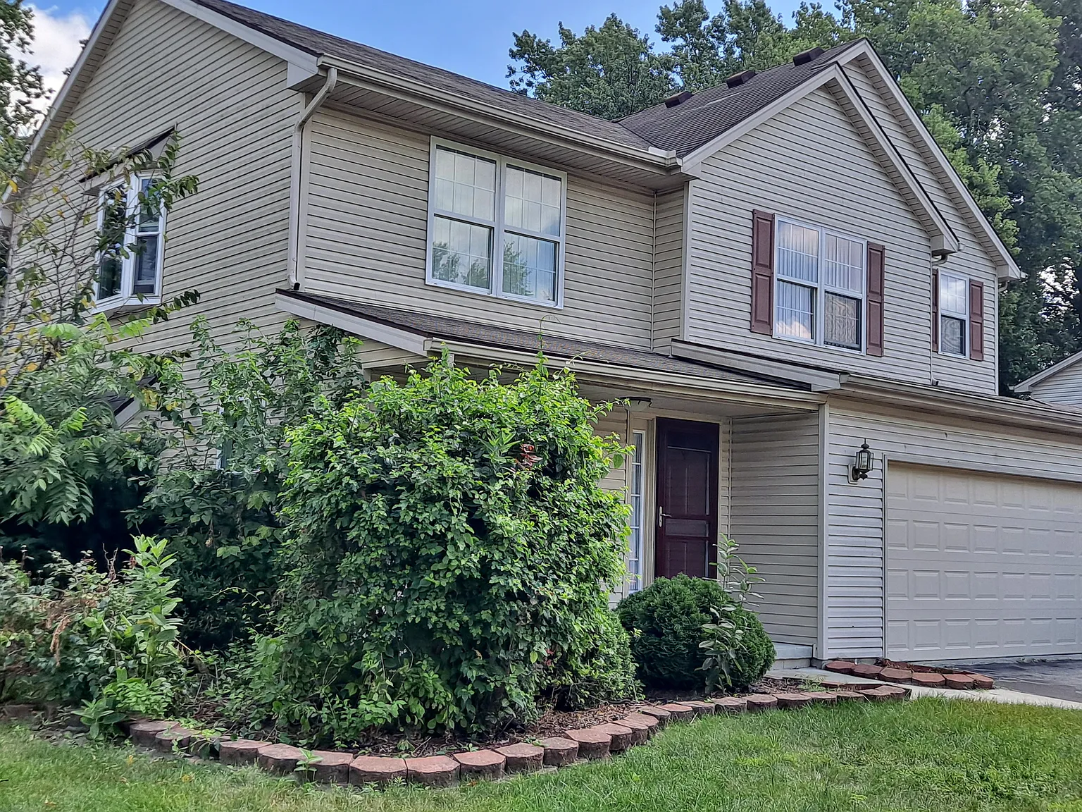 5 bed, 2500 sqft, $2,800 — Photo 1