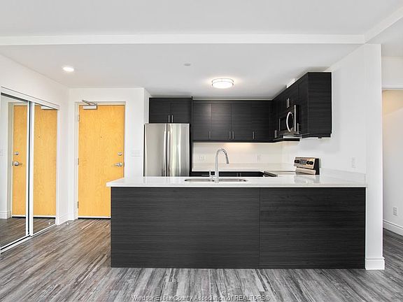 4th image of 1675 Banwell Rd #307