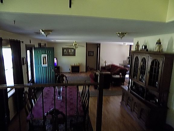 Vierw of dining from kitchen