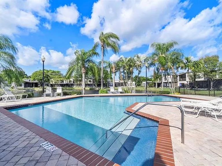 9717 N New River Canal Rd #409 — Photo 49