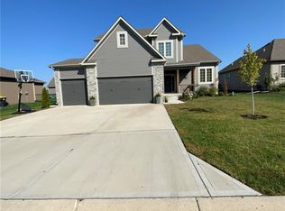 409 SW Newport Dr, Blue Springs, MO 64014