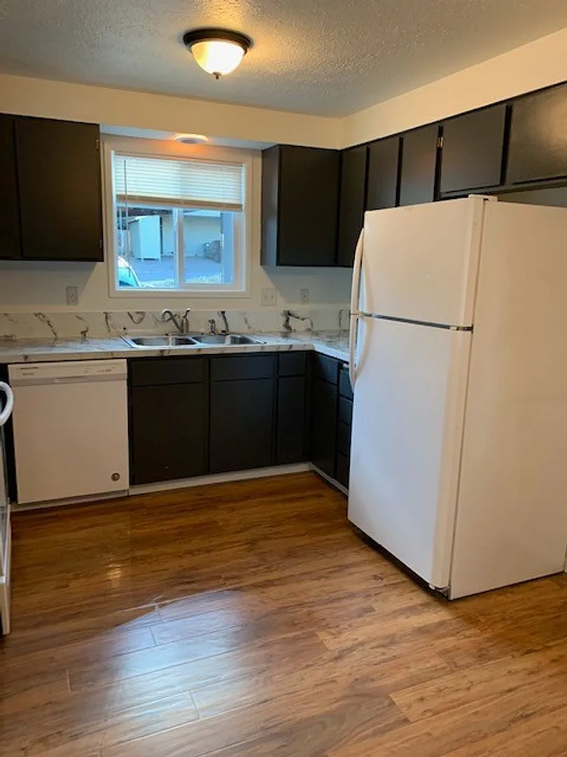 1211 Summers Ln — Photo 4