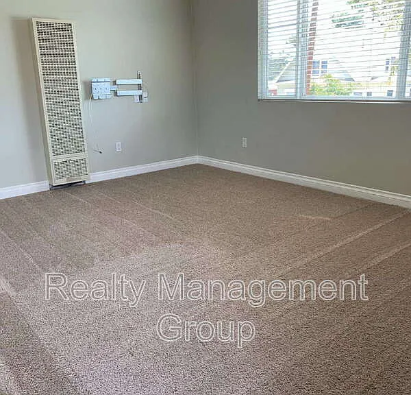 3932 9th Ave #18 — Photo 4