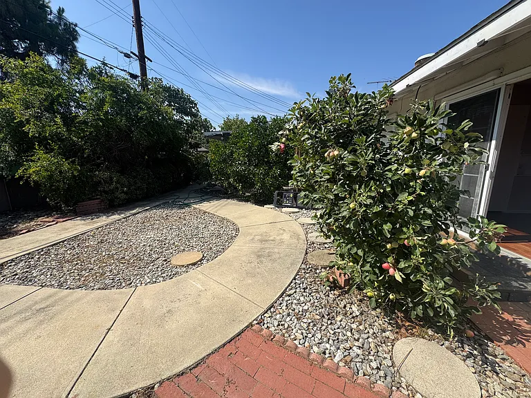 1919 Bridgeport Ave — Photo 8