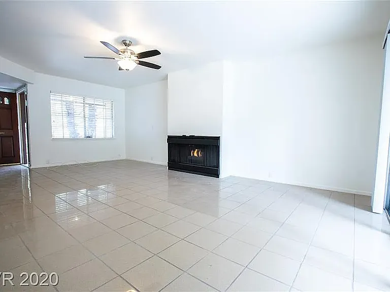 1125 Vegas Valley Dr — Photo 3