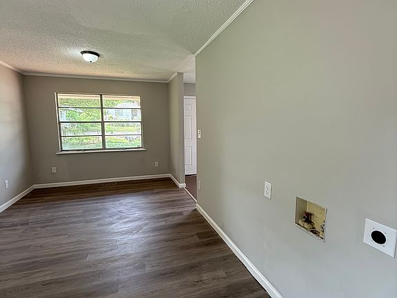 4th image of 3720 Howard Ave