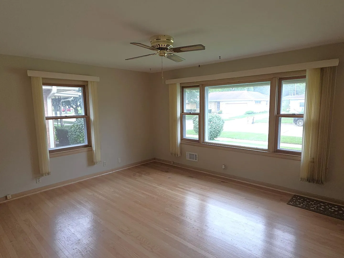3 bedroom Kenosha ranch — Photo 4