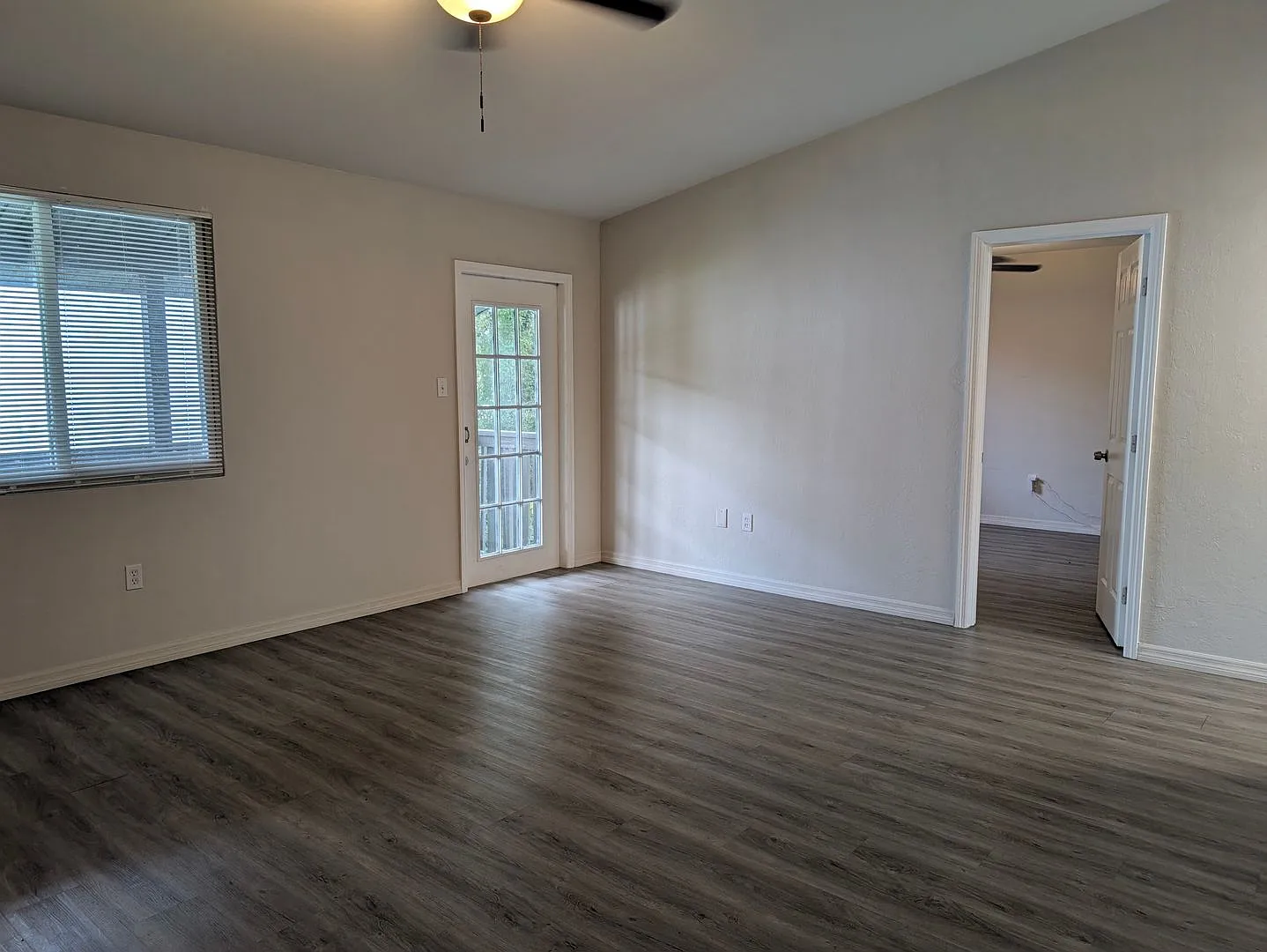 2 bed 1 bath Fort Myers — Photo 2