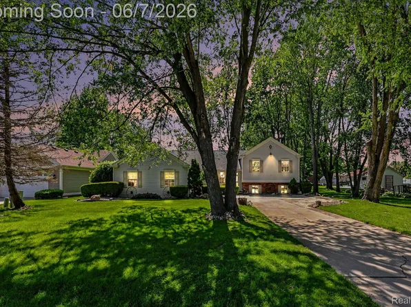 7020 Meldrum Rd, Fair Haven, MI 48023